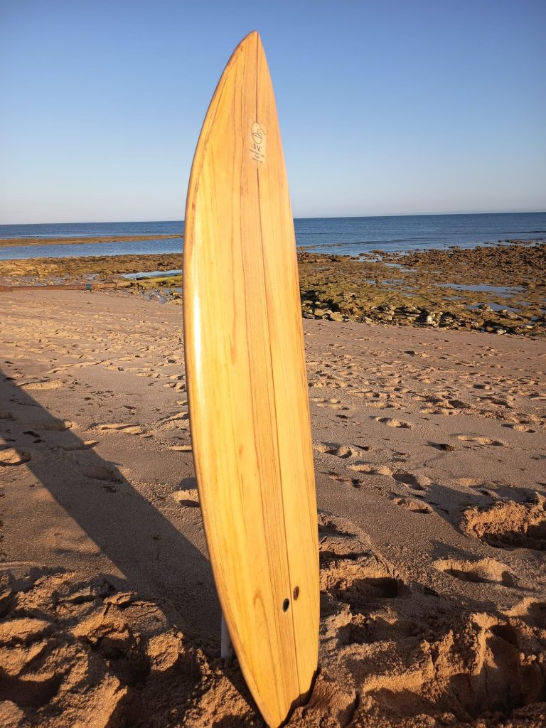 tabla de surf de madera modelo Sancti Petri